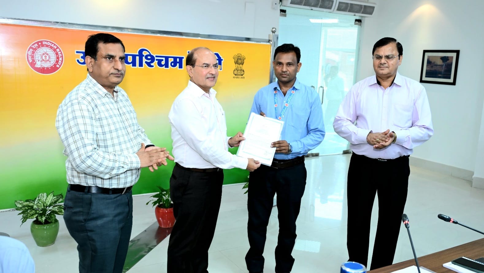 Potential train accident averted due to loco pilots' alertness; General Manager felicitates them.