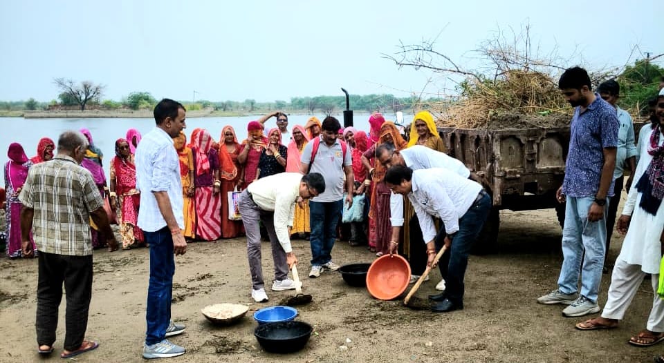 पांच तालाबों एवं नाडियों पर श्रमदान अभियान का शुभारंभ