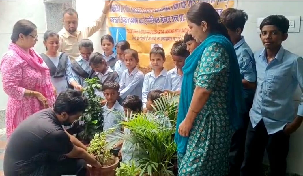 मदरसा डॉ.अब्दुल हकीम ख़ताई मेमोरियल सेंटर में किया वृक्षारोपण