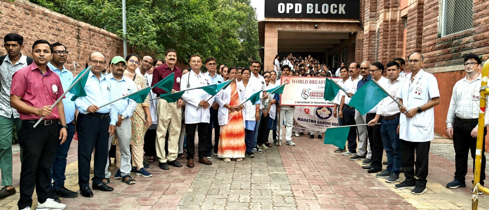 चिकित्सकों ने स्तनपान जागरूकता रैली निकाली
