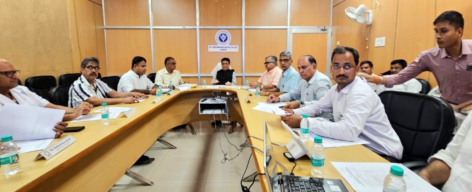 एमएमयू की बैठक में ऑनलाइन प्रवेश परीक्षा व निर्माण कार्यों पर चर्चा