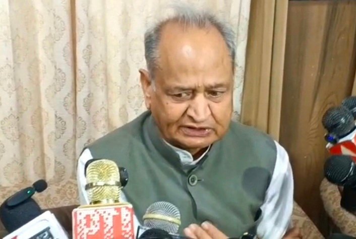 भाजपा विधायक कर रहे जमीनों पर कब्जा: गहलोत