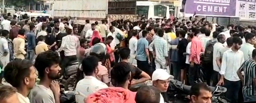 ट्रक चालक ने ली स्कूटी सवार युवक की जान