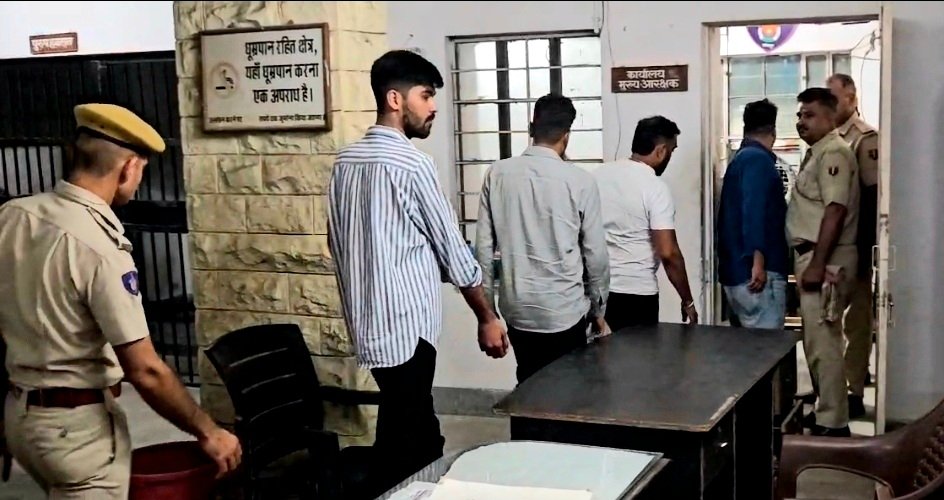 12 जुआरी गिरफ्तार 1.88 लाख रुपए बरामद