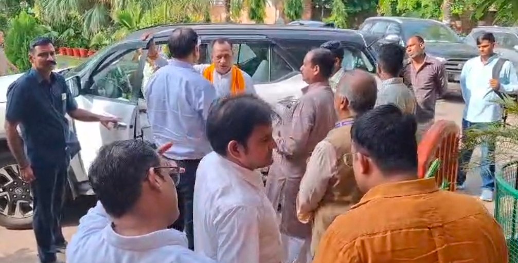 पशुओं की बीमारियों पर सतर्कता के आदेश