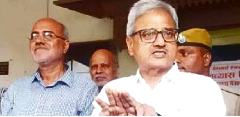 जेएनवीयू में पेंशनर्स पूरे पांच माह की पेंशन के भुगतान पर अड़े
