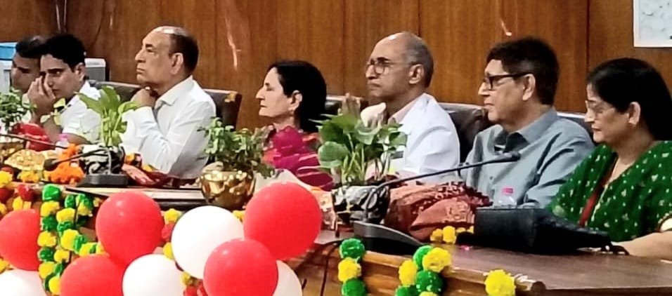 Dr. Kalla and Dr. Rajashree Behera were given a ceremonial farewell upon their retirement.