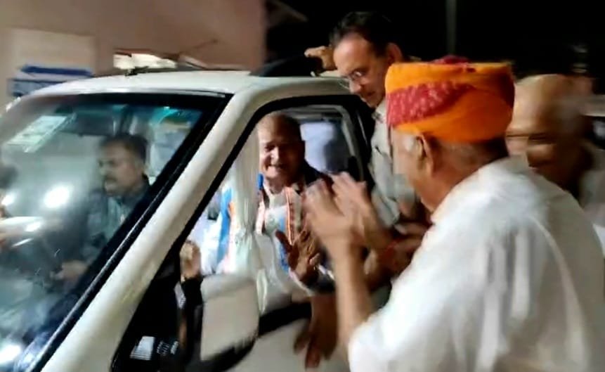 Former CM Ashok Gehlot arrives in Jodhpur.