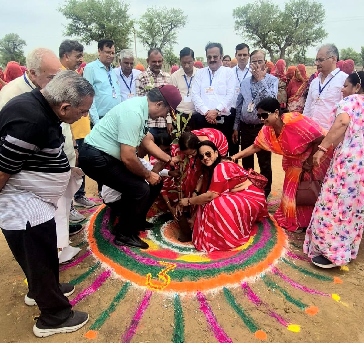 एक दिन में 5,300 पौंधे लगा कर दिया हरित भारत का संदेश