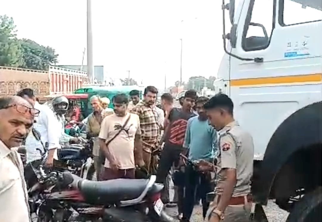 डंपर चालक ने लिया बाइक सवारों को चपेट में एक की मौत दूसरा घायल