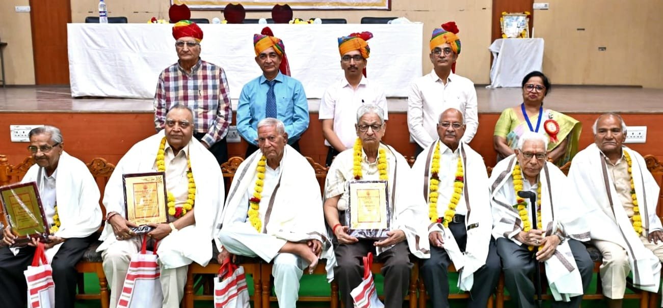 समाज के 116 प्रतिभाशाली विद्यार्थियों व 8 बुजुर्गों का सम्मान