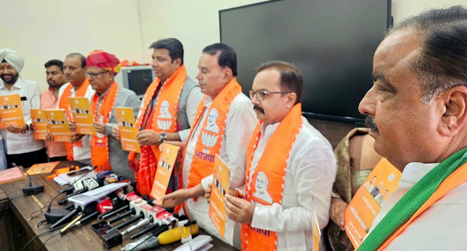 विकास व सुशासन के रोडमैप के साथ मैदान में उतरी भाजपा