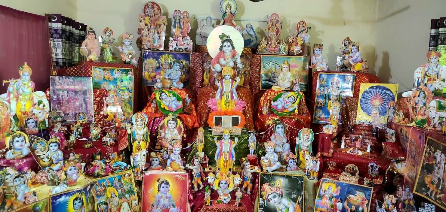 श्रीकृष्ण जन्माष्टमी पर चौहान परिवार ने सजाई झांकी