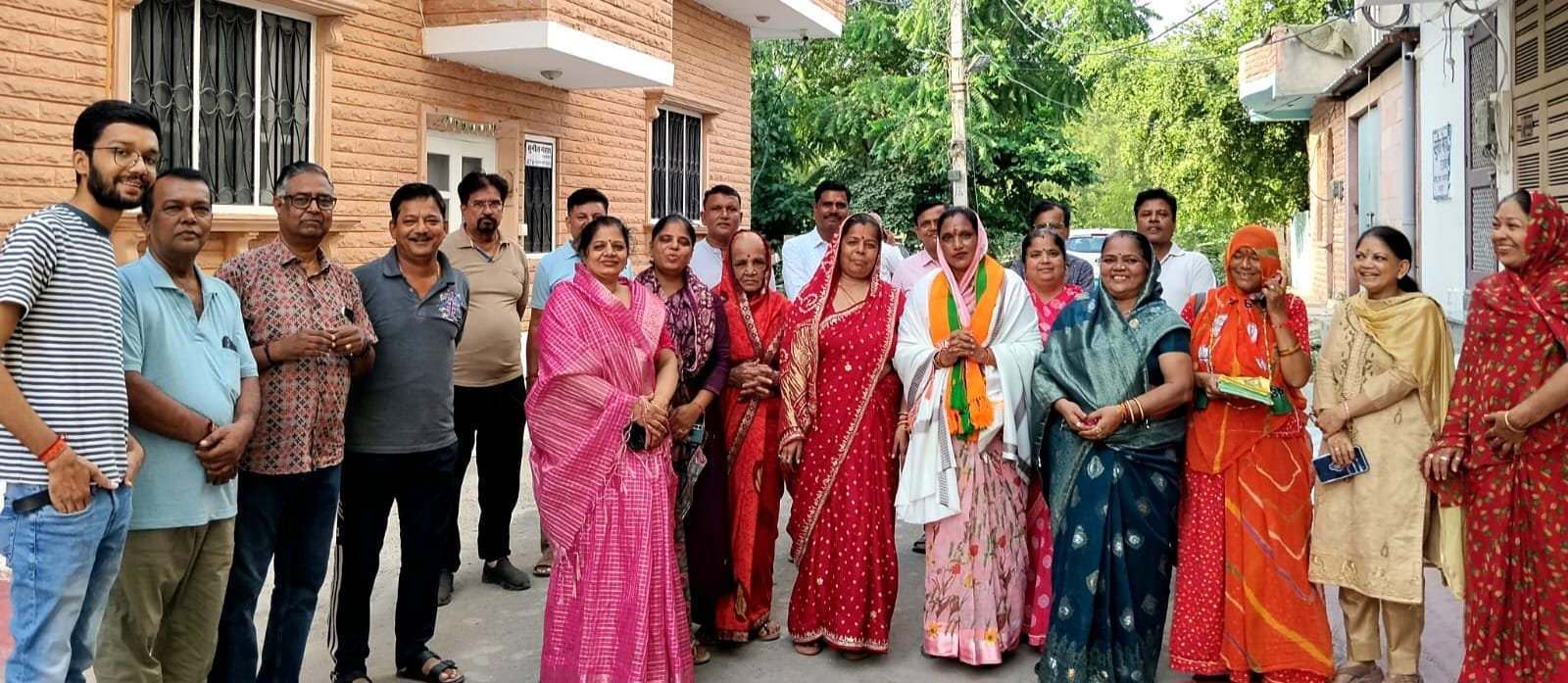 प्रियंका बाहेती ने किया डोर-टू-डोर जनसंपर्क