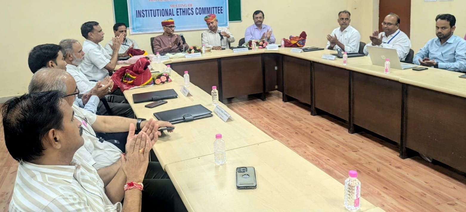गुणवत्तापूर्ण शोध के लिए आयुर्वेद के मूल ग्रंथों का एकीकरण आवश्यक: प्रो. खांडेल