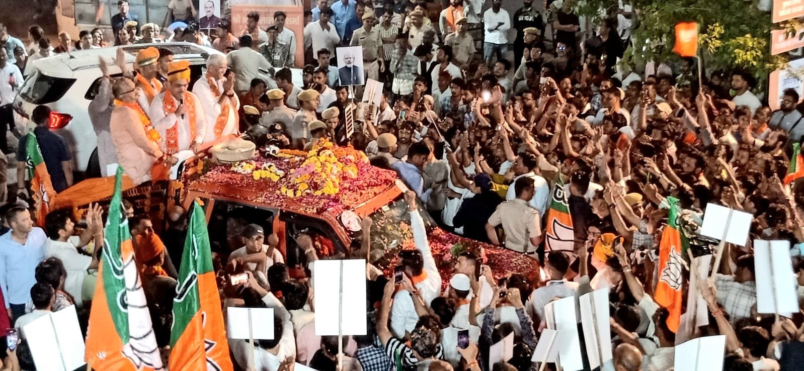 जालोरी गेट से घंटाघर तक निकला मुख्यमंत्री का रोड शो