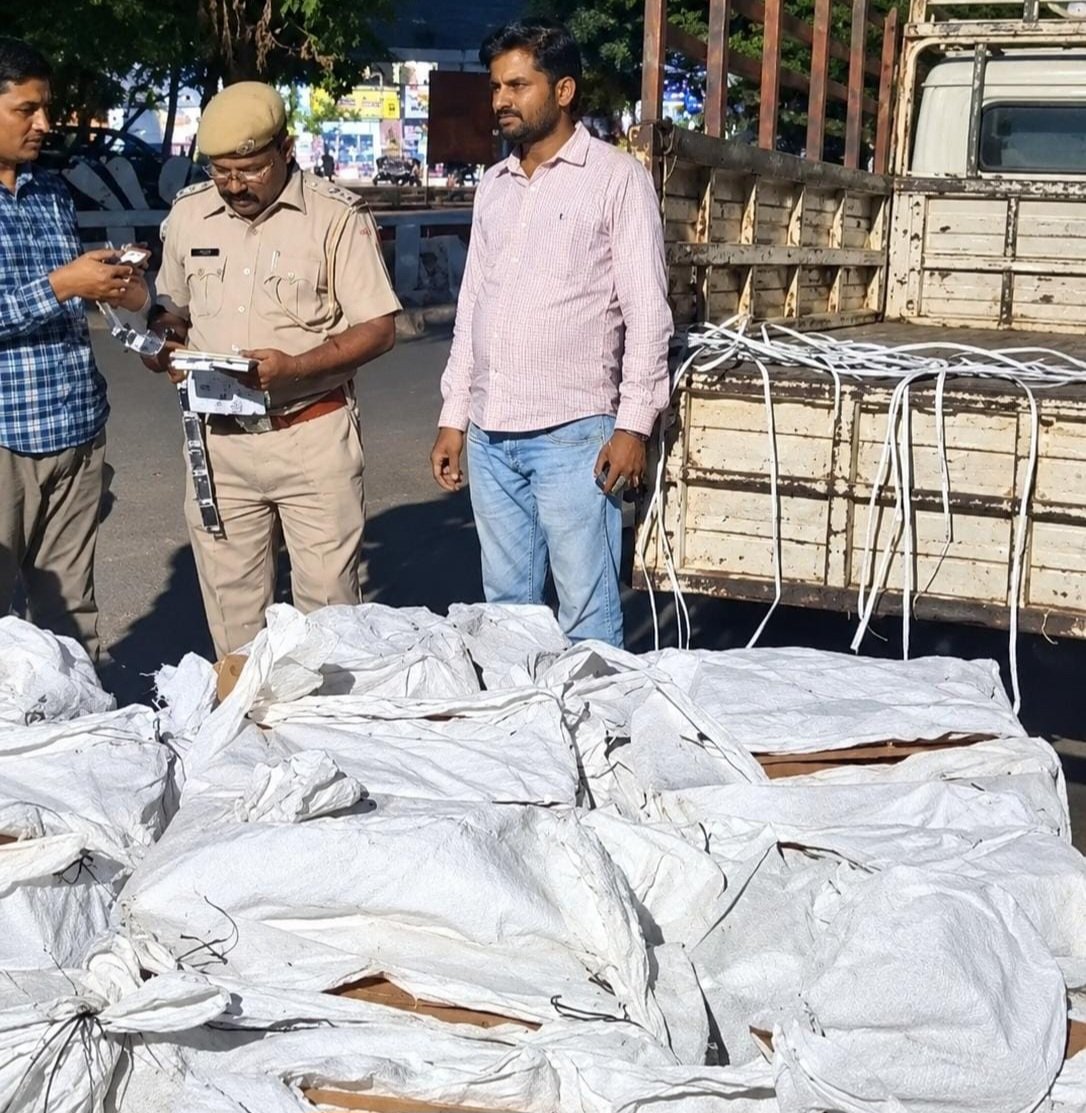बीस कार्टन नकली शैंपू जब्त