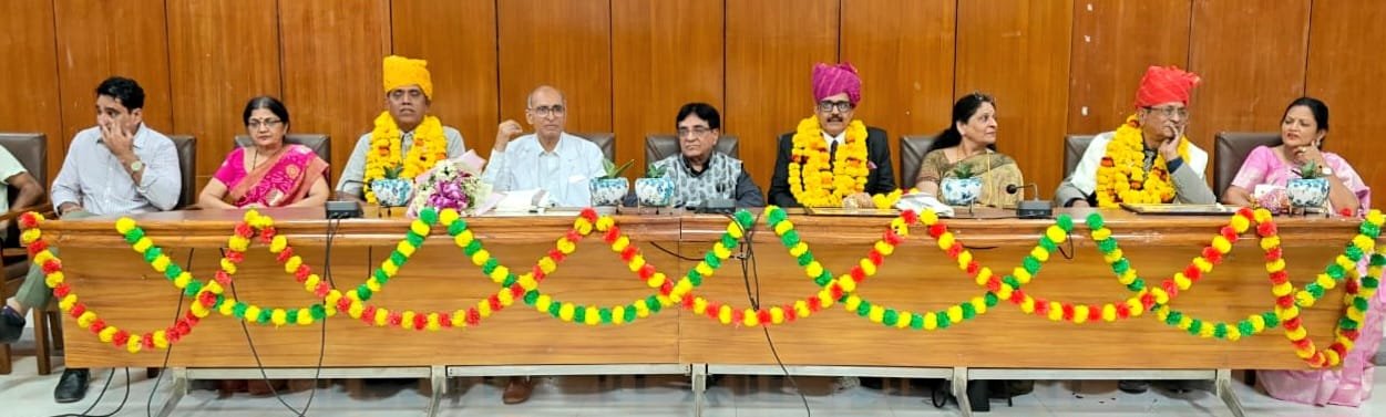 सेवानिवृत डाक्टरों को समारोह पूर्वक दी विदाई