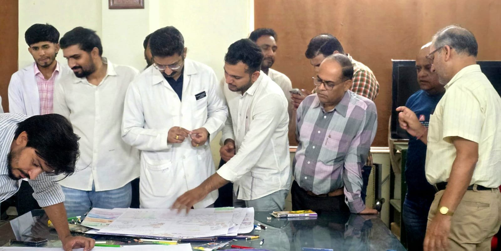 बुजुर्गों को स्वास्थ्य और साइबर सुरक्षा के दिए टिप्स