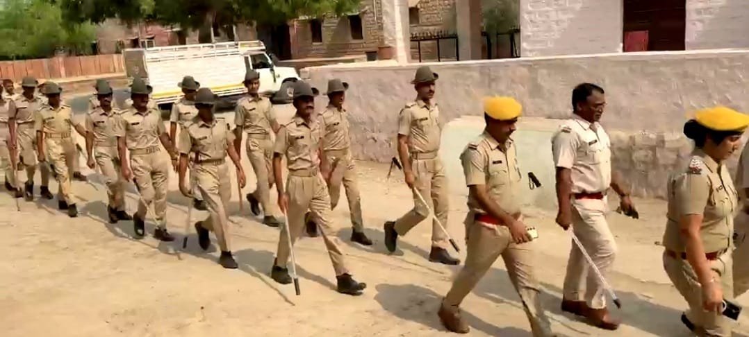 कैंपर से 9 पेटी अवैध शराब बरामद एक आरोपी गिरफ्तार